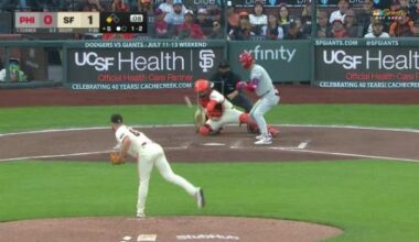 Giants score 2 in 8th inning to beat Phillies 3-1