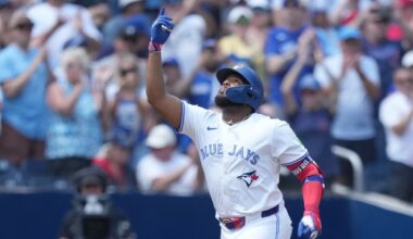 Blue Jays beat Giants 8-6, match franchise consecutive home win record