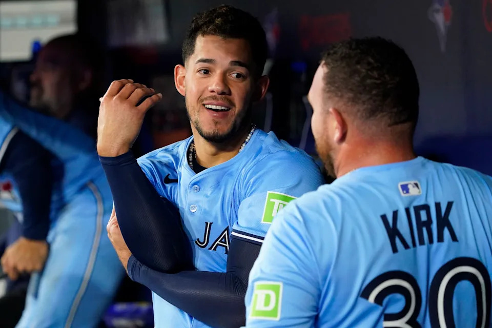 Toronto Blue Jays starting pitcher Jose Berrios (17) talks with catcher Alejandro Kirk (30)© John E&period; Sokolowski-Imagn Images