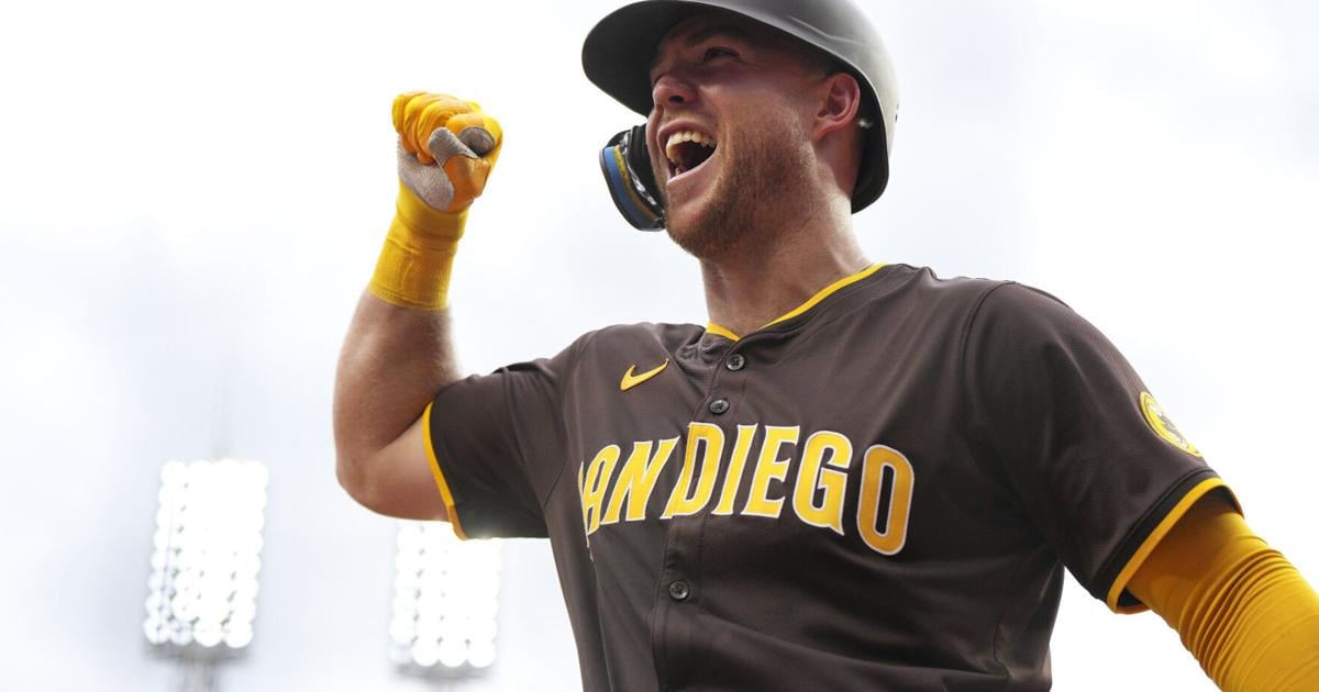 MLB Roundup: Padres lose more ground in NL West | Professional