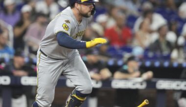 Brewers' Hoskins leaves game against Marlins because of left thumb discomfort | National Sports