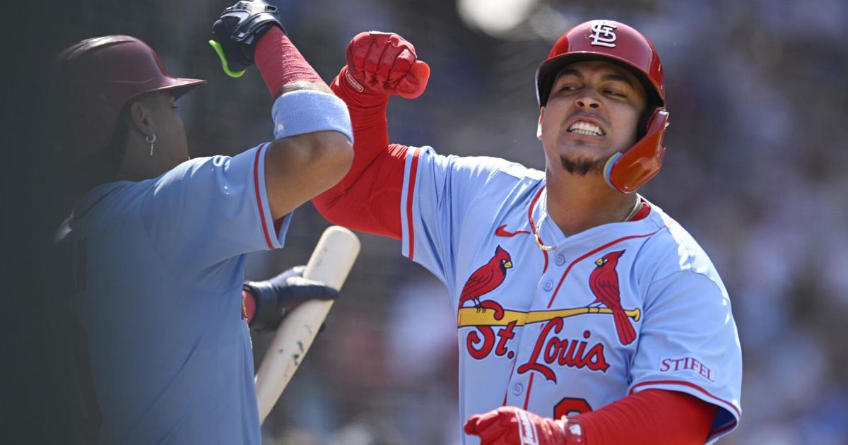 A bloop, bunt, bouncer and blast rally Cardinals past Cubs