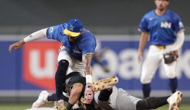 Twins shortstop Carlos Correa sprains ankle when baserunner slides into him at 2nd - Toronto Star