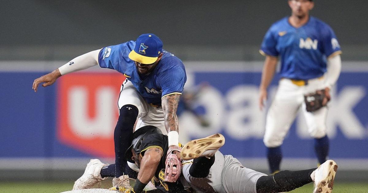Twins shortstop Carlos Correa sprains ankle when baserunner slides into him at 2nd - Toronto Star