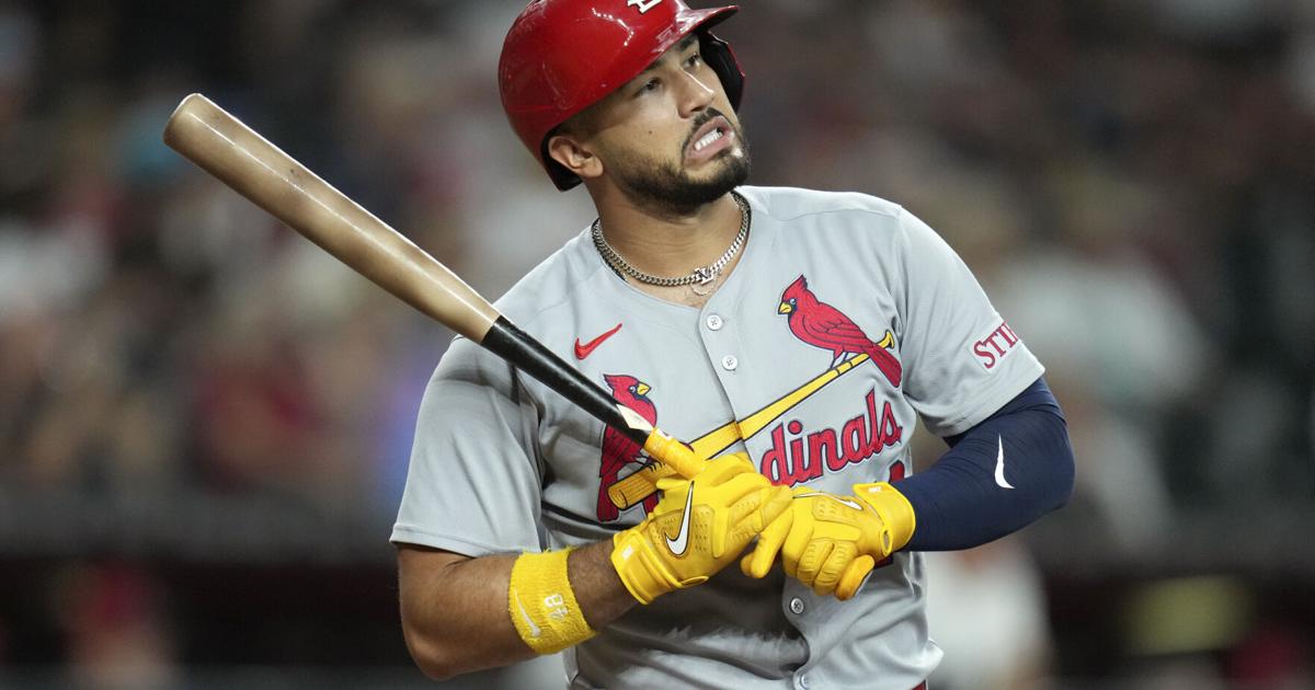 Cardinals bats don't come through to close gap vs. Arizona