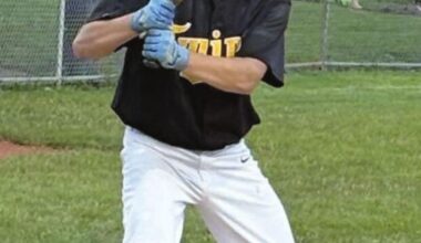 Twins rally for 7-run inning to beat Hustisford 11-2 | Ozaukee Co. Sports