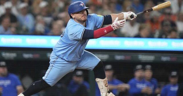 Blue Jays place all-star catcher Alejandro Kirk on seven-day IL with concussion | National Sports