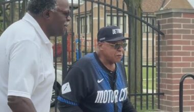 Detroit Tigers legend Willie Horton visits his first baseball diamond in Detroit