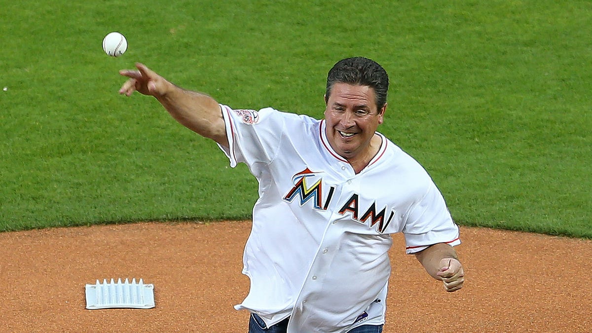 Dolphins legend to throw first pitch at Marlins' Opening Day