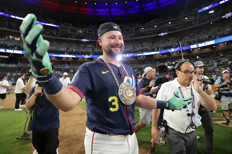 ATLANTA, GEORGIA - JULY 14: Cal Raleigh #29 of the Seattle Mariners celebrates after winning the Home Run Derby at Truist Park on July 14, 2025 in Atlanta, Georgia.  (Photo by Jamie Squire/Getty Images)