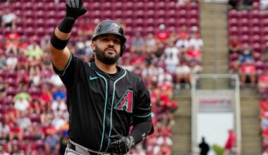 Mariners, Yankees pursuing ex-Red Eugenio Suarez aggressively: report