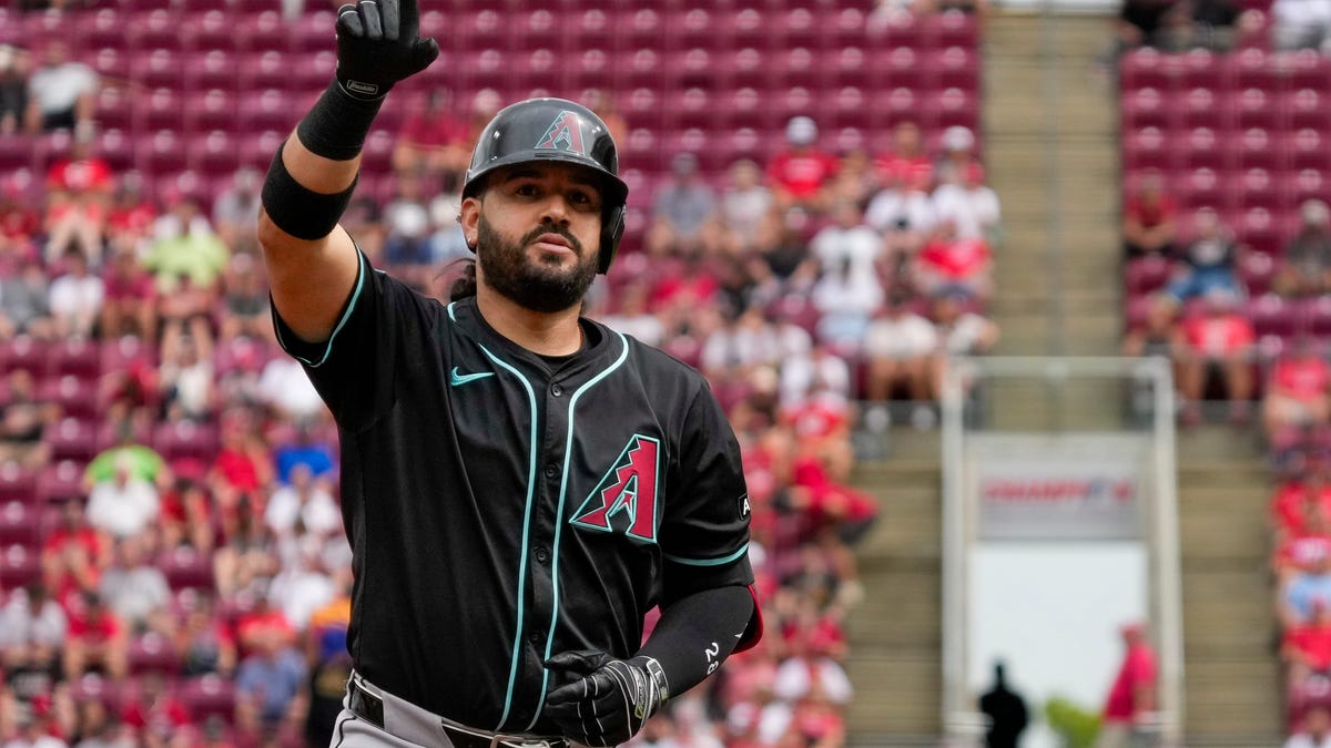 Mariners, Yankees pursuing ex-Red Eugenio Suarez aggressively: report