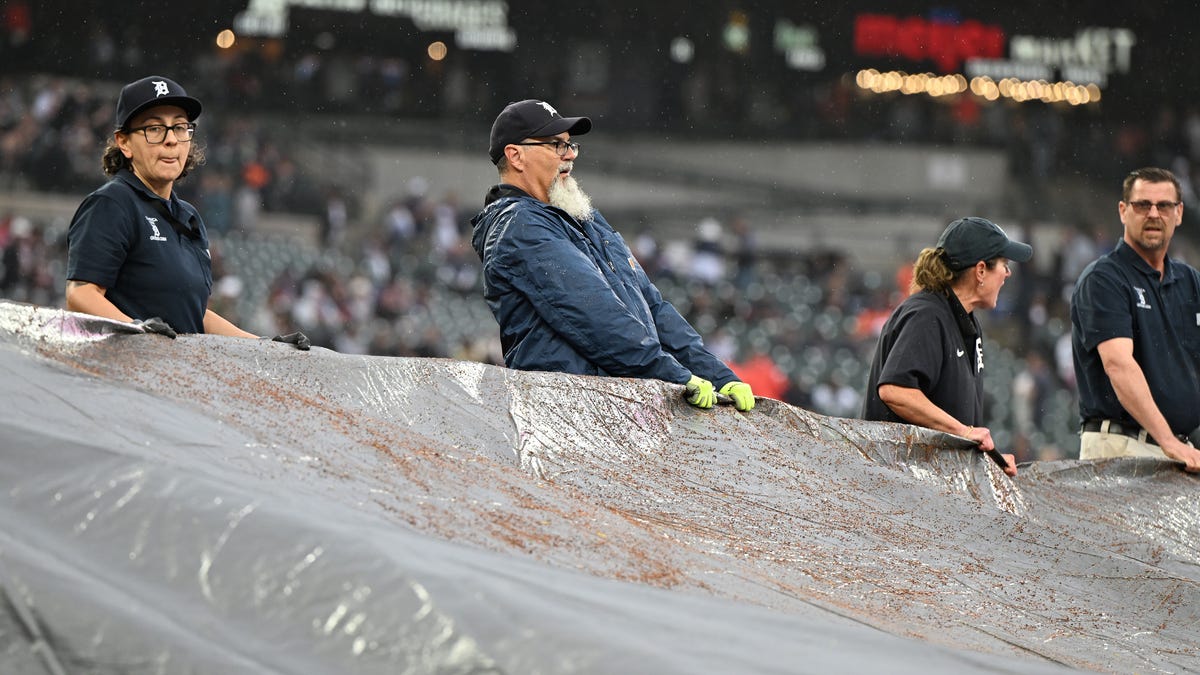 Game 2 of Mariners series delayed for rain