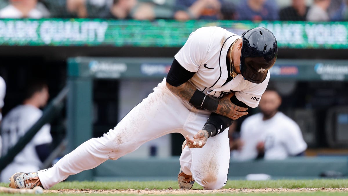 Detroit Tigers' Javier Baez out early vs Rangers