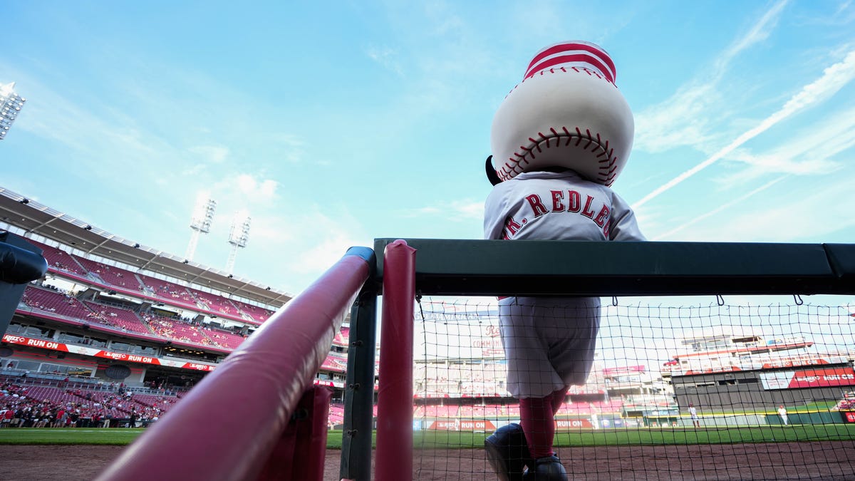 Reds lose to Marlins again as MLB trade deadline decisions loom