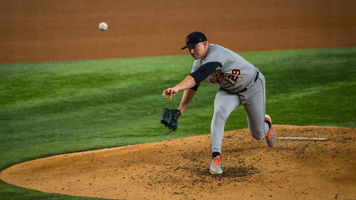 Tigers end 6-game skid with 2-1 victory over Rangers, are first team in MLB to 60 wins
