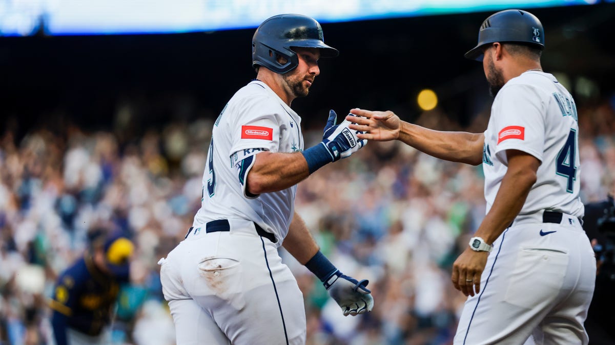 Milwaukee's 11-game winning streak is snapped