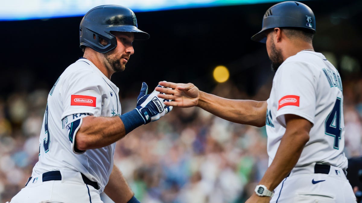 Mariners end Brewers win streak, prevent George Webb burger giveaway