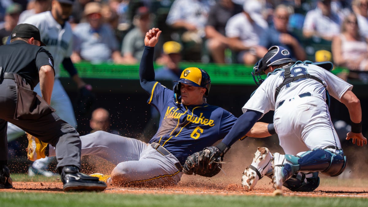 'Fightin' Woodpeckers' rack up 17 hits