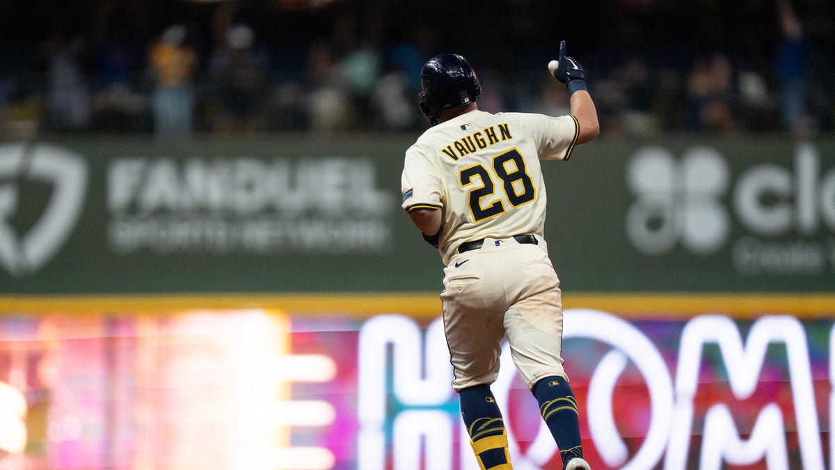 Milwaukee sends message behind Andrew Vaughn's grand slam