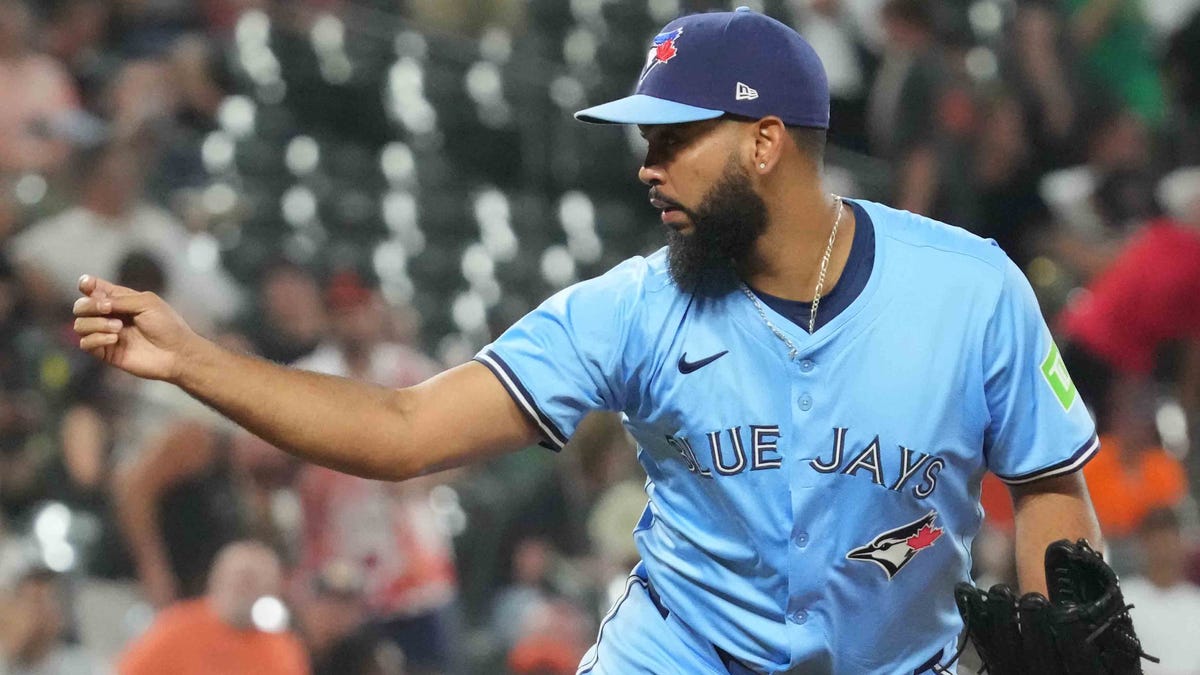 Seranthony Dominguez switches Camden Yards clubhouses after trade