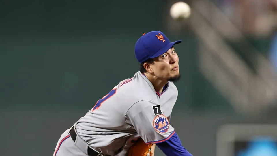 KANSAS CITY, MO - JULY 11: New York Mets Kodai Senga (34) throws a pitch between innings of an MLB game between the New York Mets and Kansas City Royals on July 11, 2025 at Kauffman Stadium in Kansas City, MO. (Photo by Scott Winters/Icon Sportswire via Getty Images) - Scott Winters/Icon Sportswire/Getty Images