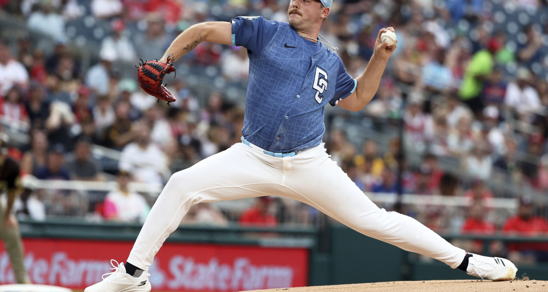 Lowe homers as Nationals defeat Padres 4-2 to snap 5-game skid