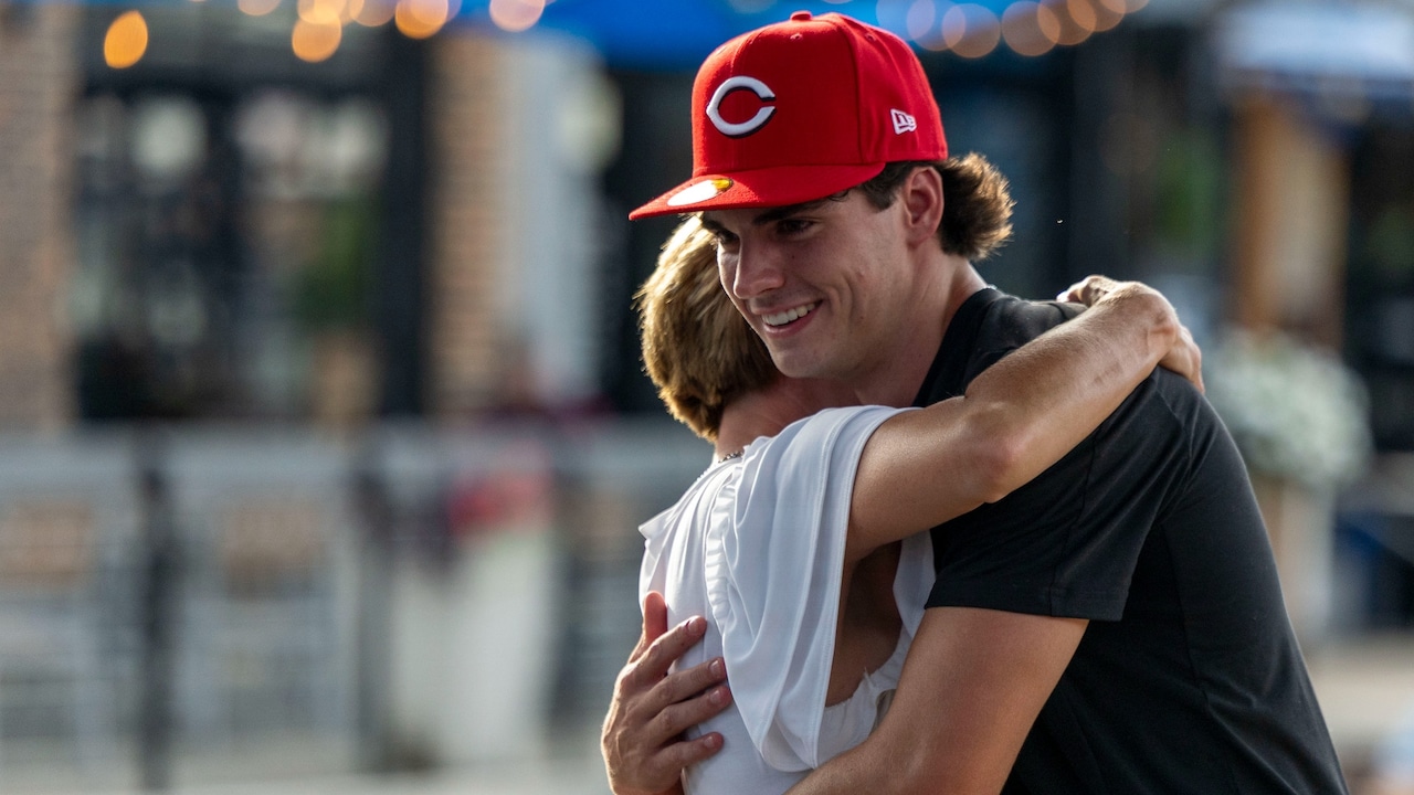 Former Hewitt-Trussville star Steele Hall signs with Reds