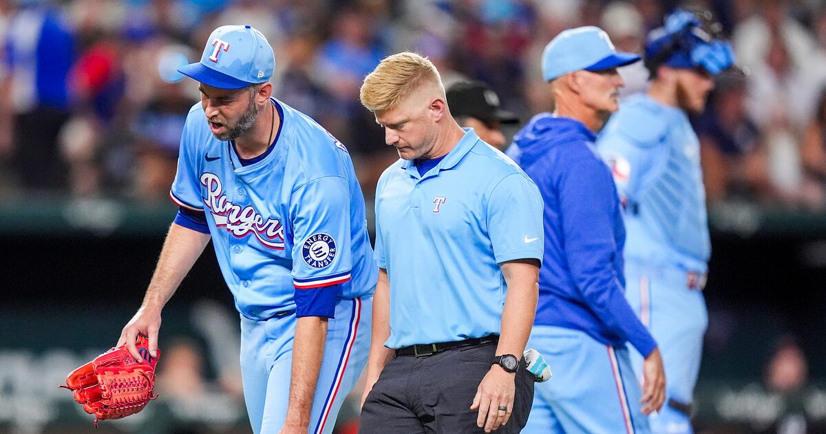 Texas Rangers RP Chris Martin exits game vs. Tigers with leg injury