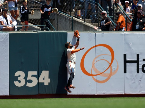 San Francisco Giants’ Heliot Ramos (17) makes a catch at...