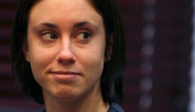 Casey Anthony watches Red Sox game with apparent date