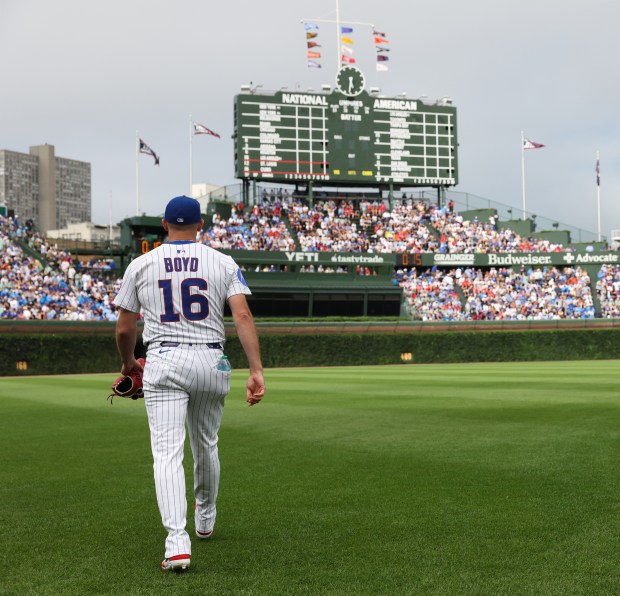 Chicago Cubs starting pitcher Matthew Boyd heads to the bullpen to warm up for a game against the Cardinals at Wrigley Field on July 6, 2025, in Chicago. (John J. Kim/Chicago Tribune)