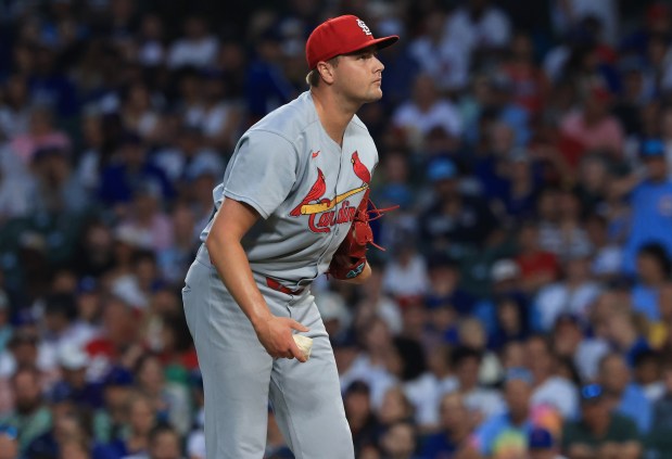 Cardinals pitcher Matt Svanson dries his hand with a rosin bag in the fourth inning against the Cubs at Wrigley Field on July 6, 2025, in Chicago. (John J. Kim/Chicago Tribune)