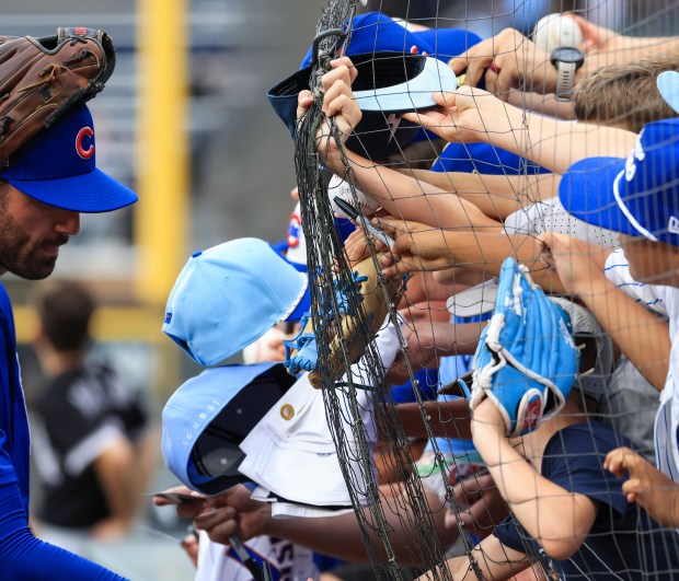Cubs shortstop Dansby Swanson signs autographs before a game against the White Sox on July 25, 2025, at Rate Field. (John J. Kim/Chicago Tribune)