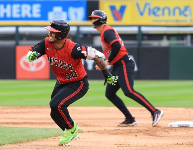 White Sox second baseman Lenyn Sosa heads back to first base to avoid first baseman Miguel Vargas after hitting a two-run single against the Cubs in the first inning on July 25, 2025, at Rate Field. (John J. Kim/Chicago Tribune)