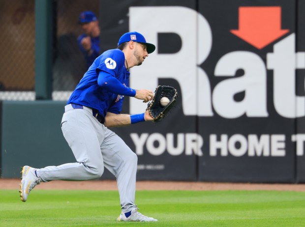 Cubs right fielder Kyle Tucker catches a fly ball from White Sox right fielder Mike Tauchman in the first inning on July 25, 2025, at Rate Field. (John J. Kim/Chicago Tribune)