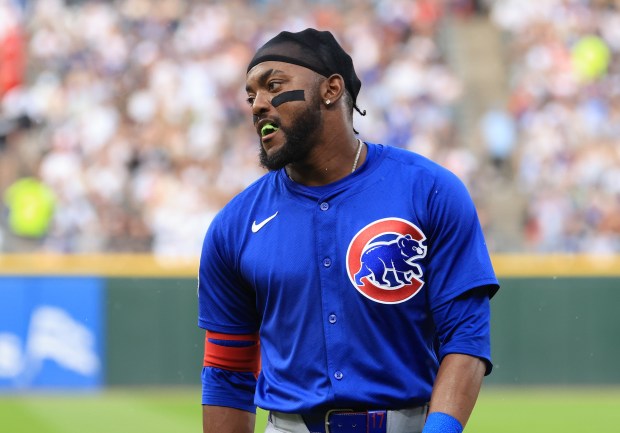 Cubs third baseman Vidal Bruján looks to the dugout to challenge an out call on a grounder in the third inning against the White Sox on July 25, 2025, at Rate Field. He was later ruled safe after video review. (John J. Kim/Chicago Tribune)