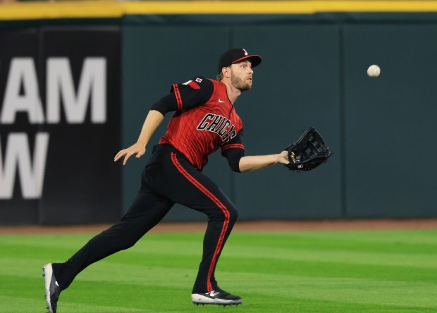 White Sox left fielder Austin Slater catches a fly ball from Cubs second baseman Nico Hoerner for an out in the seventh inning on July 25, 2025, at Rate Field. (John J. Kim/Chicago Tribune)