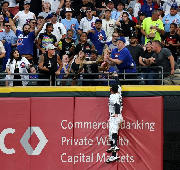 White Sox right fielder Mike Tauchman is unable to catch a ball that went for a solo home run for Cubs left fielder Ian Happ in the seventh inning on July 26, 2025, at Rate Field. (Chris Sweda/Chicago Tribune)
