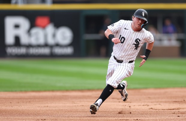 White Sox shortstop Chase Meidroth advances to third base in the first inning against the Cubs on July 26, 2025, at Rate Field. (Chris Sweda/Chicago Tribune)