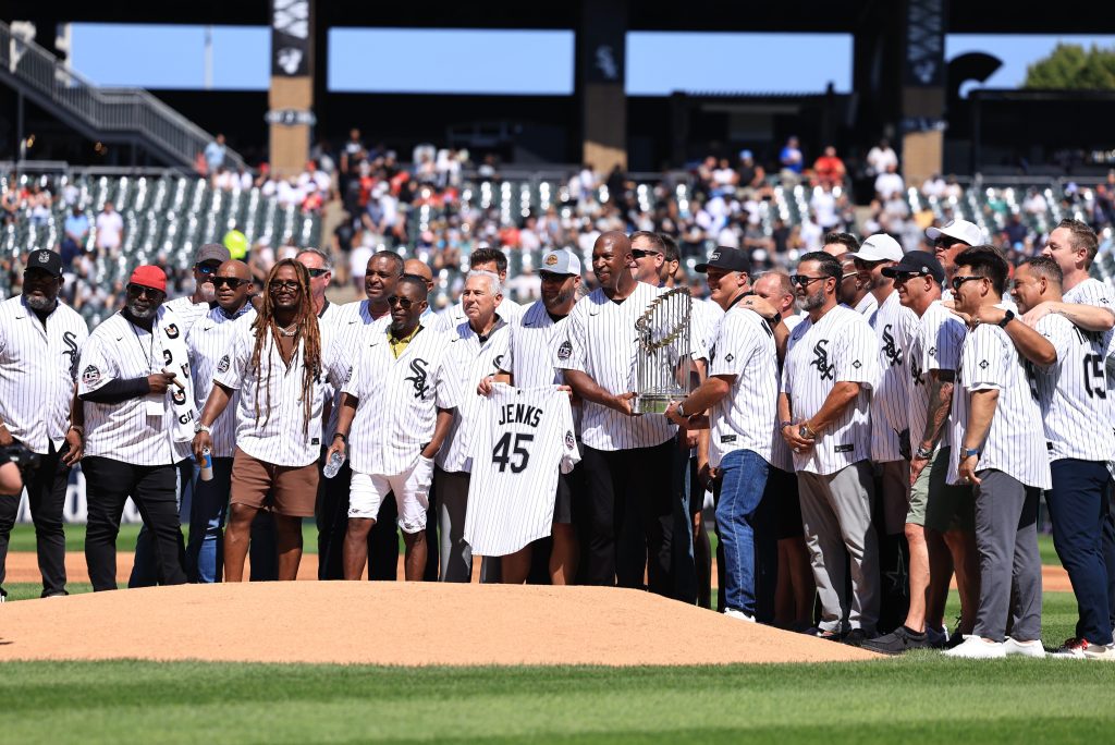 Chicago White Sox pay tribute to Bobby Jenks at 2005 reunion
