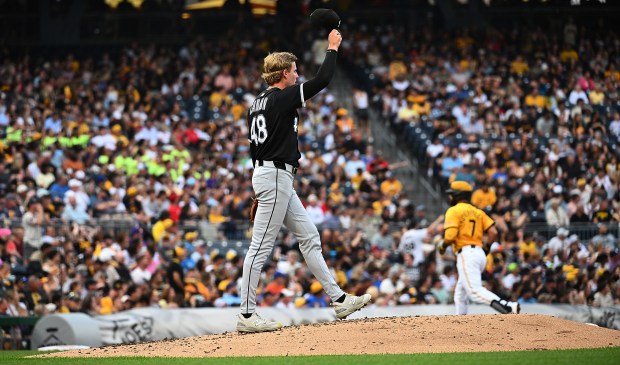 White Sox starter Jonathan Cannon tips his hat toward Luis Robert Jr. after the center fielder made a nice catch in the third inning against the Pirates on July 18, 2025, in Pittsburgh. (Justin Berl/Getty Images)