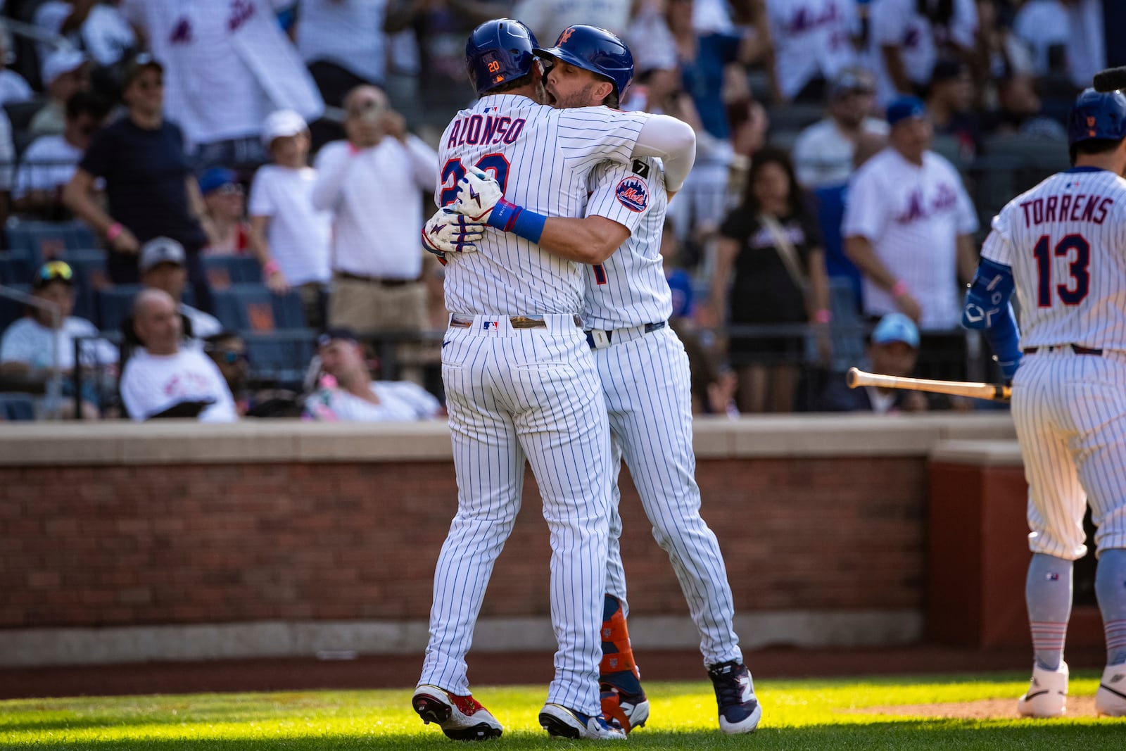 New York Mets' Jeff McNeil (1) celebrates after scoring on his two-run with Pete Alonso (20) during the seventh inning of a baseball game against the New York Yankees, Friday, July 4, 2025, in New York. (AP Photo/Angelina Katsanis)