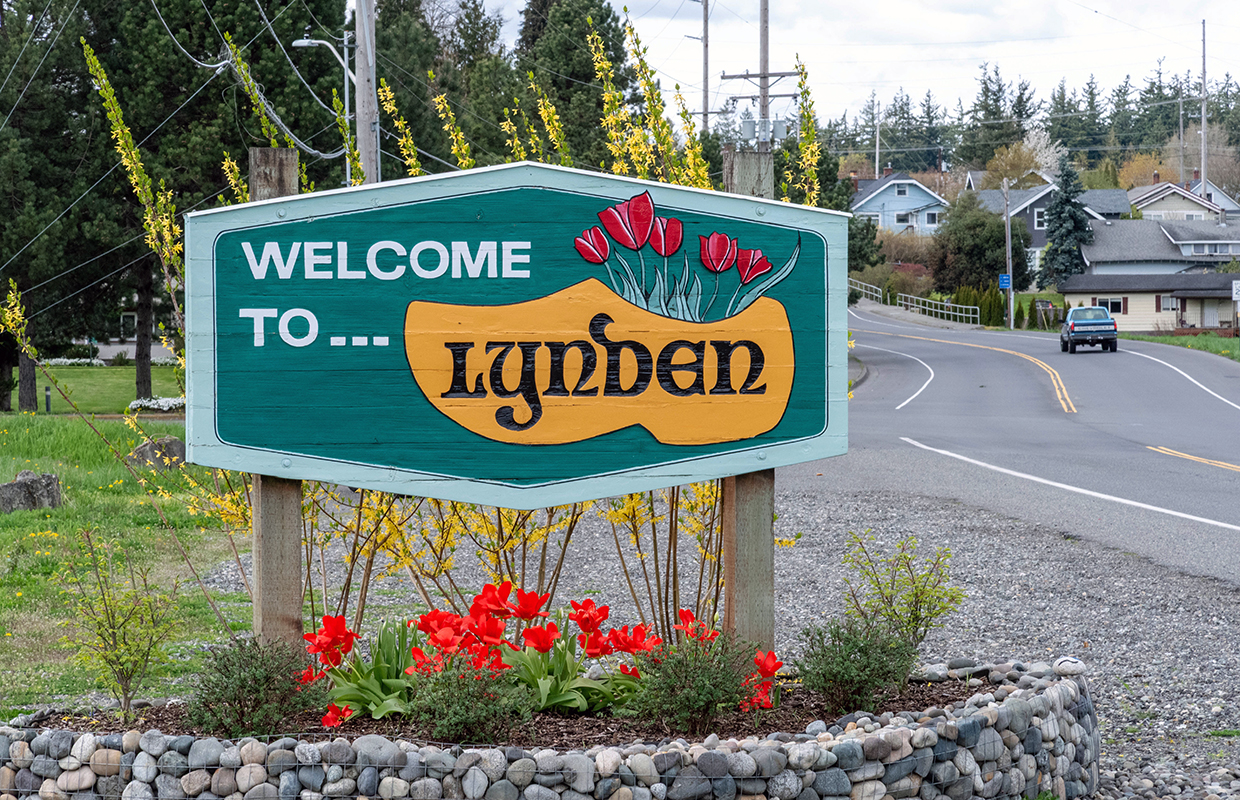 Northwest Sports Update: Mariners and Bells back, Seahawks sign final rookie, hoops mania at the Razz Fest and more