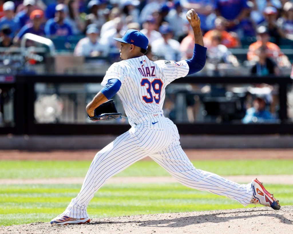 Edwin Díaz throws a pitch during the eighth inning of the Mets' win over the Angels on July 23, 2025.
