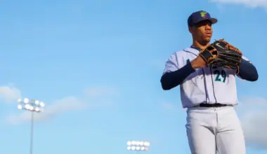 Jurrangelo Cijntje switch-pitching, explained: How Mariners prospect plans to make MLB throwing with both arms image