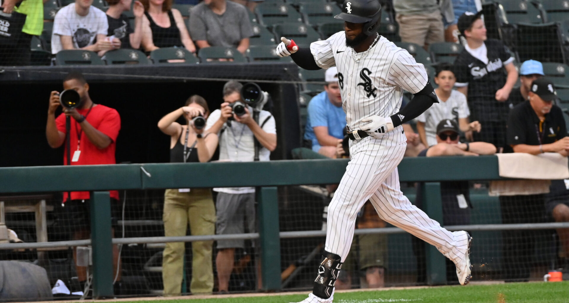 Report: Mets Interested In Reliever Helsley, White Sox Covet Vientos For Robert