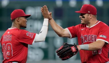 Fan reaches into Mike Trout's glove to snatch a catch from Angels outfielder