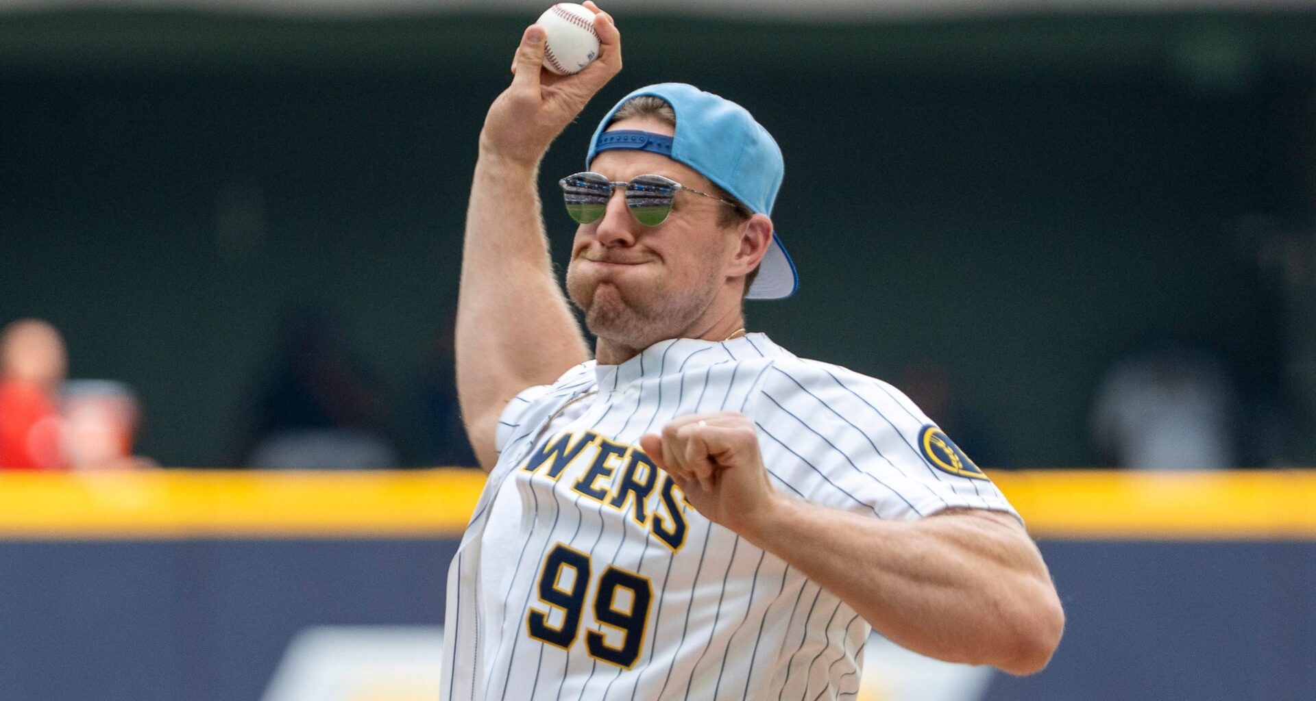 CBS NFL analyst completes ridiculous eating challenge