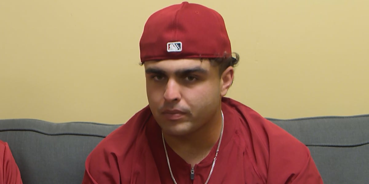 Dusty Baker sits down with Reds top prospect Sal Stewart